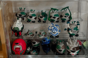 様々なバリエーションのグラモンが並んでおり、コレクター心をくすぐる