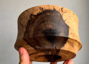 cooo_infoの黒柿の器。高級木材で知られる「黒柿」を使った作品